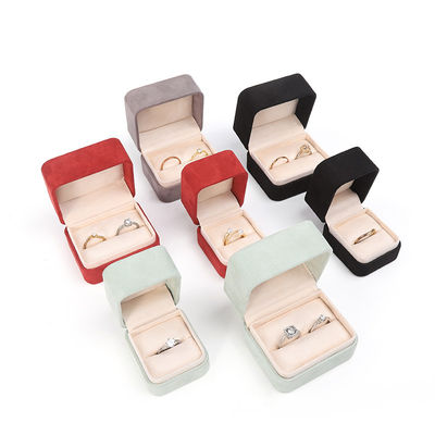 Venta al por mayor de joyas de alta gama embalaje caja de anillos logotipo personalizado embalaje de joyas de lujo matrimonio doble compromiso caja de anillo de terciopelo