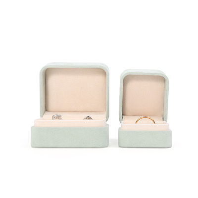 Envase de joyería de venta al por mayor Caja de anillos de joyería personalizada Envase de joyería de lujo Doble matrimonio de compromiso Caja de anillo de terciopelo verde con logotipo