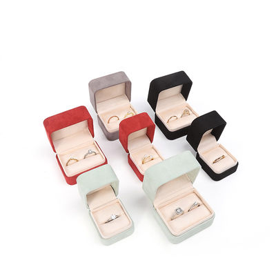 Envase de joyería de venta al por mayor Caja de anillos de joyería personalizada Envase de joyería de lujo Doble matrimonio de compromiso Caja de anillo de terciopelo verde con logotipo