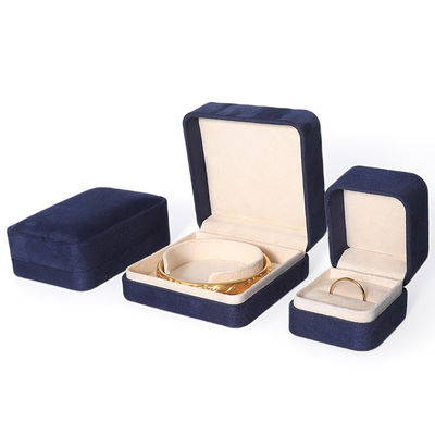 Caja de embalaje de joyería azul premium al por mayor de fabricación china, caja de embalaje personalizada de alta gama para conjuntos de joyería grandes, collar, pulsera, pendientes, anillo, embalaje cuadrado hecho a mano de terciopelo azul, caja de joyería con logotipo