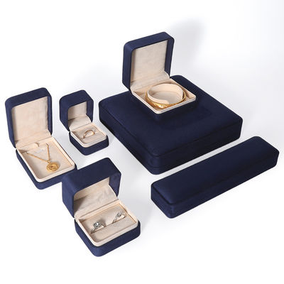 Caja de embalaje de joyería azul premium al por mayor de fabricación china, caja de embalaje personalizada de alta gama para conjuntos de joyería grandes, collar, pulsera, pendientes, anillo, embalaje cuadrado hecho a mano de terciopelo azul, caja de joyería con logotipo