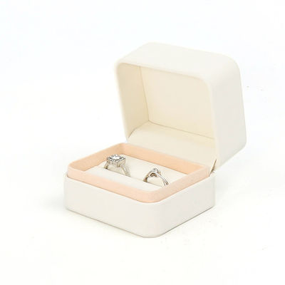 Caja de embalaje de joyería de cuero blanco cuadrado hecha a mano Caja de embalaje de joyería grande de lujo personalizada para collar, pulsera, aretes, anillo