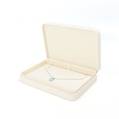 Caja de joyería cuadrada de cuero blanco hecha a mano OEM ODM para embalaje de collar, pulsera, pendientes y anillo