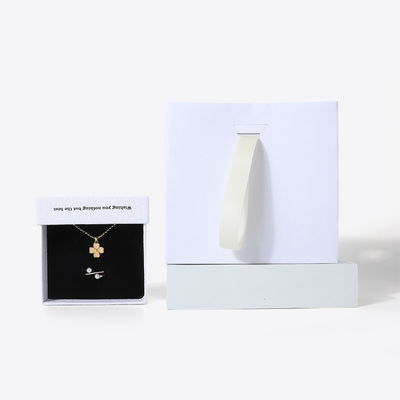 China fabricación al por mayor de alta calidad collar Orecillos Brazalete caja de anillos Embalaje de joyas Personalizado Custom Eco Amigo de cartón Papel cajón blanco caja de joyas con logotipo