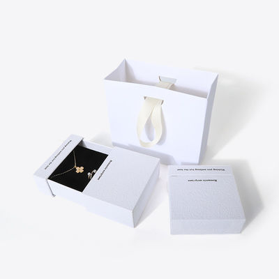 China fabricación al por mayor de alta calidad collar Orecillos Brazalete caja de anillos Embalaje de joyas Personalizado Custom Eco Amigo de cartón Papel cajón blanco caja de joyas con logotipo