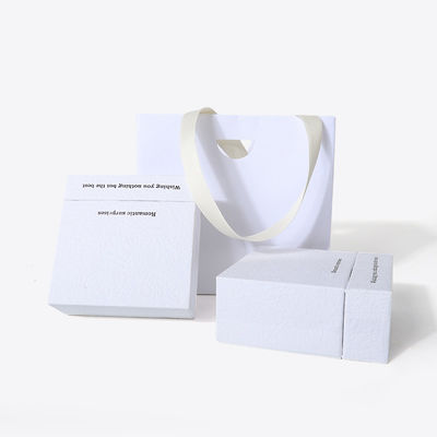 China fabricación al por mayor de alta calidad collar Orecillos Brazalete caja de anillos Embalaje de joyas Personalizado Custom Eco Amigo de cartón Papel cajón blanco caja de joyas con logotipo
