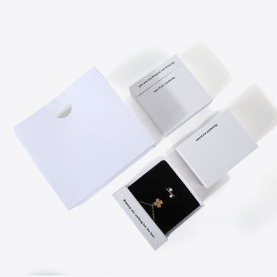 China fabricación al por mayor de alta calidad collar Orecillos Brazalete caja de anillos Embalaje de joyas Personalizado Custom Eco Amigo de cartón Papel cajón blanco caja de joyas con logotipo