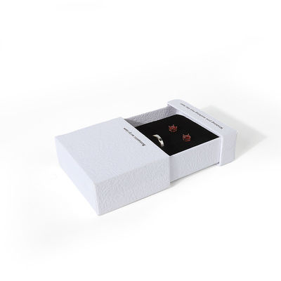 China fabricación al por mayor de alta calidad collar Orecillos Brazalete caja de anillos Embalaje de joyas Personalizado Custom Eco Amigo de cartón Papel cajón blanco caja de joyas con logotipo