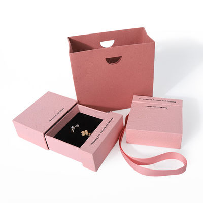 China fabricación al por mayor de alta calidad Caja de collar, pendientes, pulsera y anillo. Embalaje de joyería personalizado, ecológico, de cartón, papel, rosa, caja de joyería con cajón y logotipo.