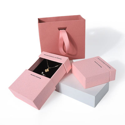 China fabricación al por mayor de alta calidad Caja de collar, pendientes, pulsera y anillo. Embalaje de joyería personalizado, ecológico, de cartón, papel, rosa, caja de joyería con cajón y logotipo.