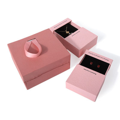 China fabricación al por mayor de alta calidad Caja de collar, pendientes, pulsera y anillo. Embalaje de joyería personalizado, ecológico, de cartón, papel, rosa, caja de joyería con cajón y logotipo.