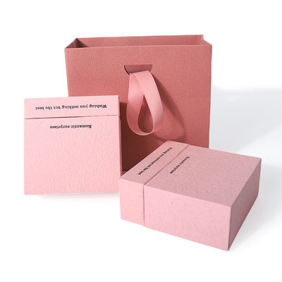 China fabricación al por mayor de alta calidad Caja de collar, pendientes, pulsera y anillo. Embalaje de joyería personalizado, ecológico, de cartón, papel, rosa, caja de joyería con cajón y logotipo.