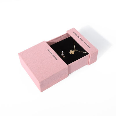 China fabricación al por mayor de alta calidad Caja de collar, pendientes, pulsera y anillo. Embalaje de joyería personalizado, ecológico, de cartón, papel, rosa, caja de joyería con cajón y logotipo.