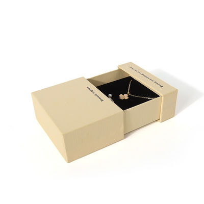 China fabricación al por mayor de alta calidad Caja de collar, pendientes, pulsera y anillo. Embalaje de joyería personalizado, ecológico, de cartón, papel, caja de joyería con cajón y logotipo.