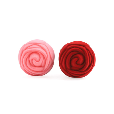 Caja de joyería personalizable de alta gama con forma de rosa de terciopelo rojo para el Día de San Valentín