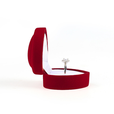 caja de anillos de joyería roja de terciopelo para el día de San Valentín