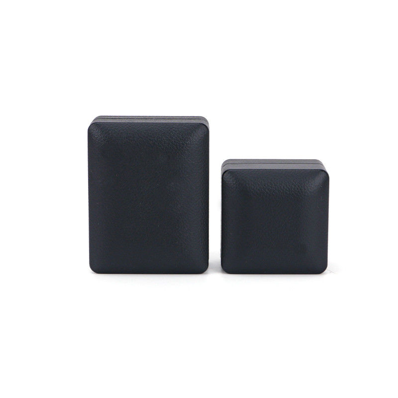 Caja de anillos personalizados Hanhong con luz 6.5 * 6.5 * 4.5cm Tamaño Cuero negro y material de terciopelo
