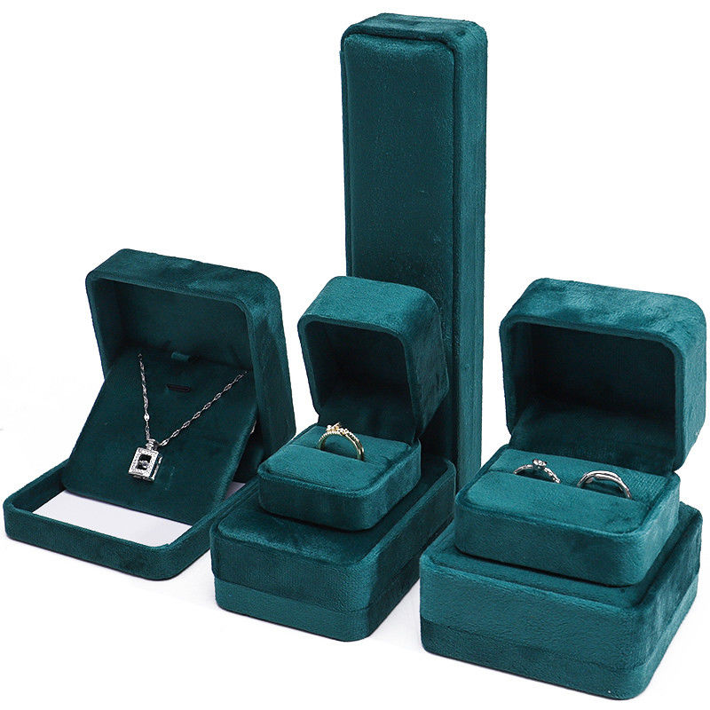 Venta al por mayor Fabricación de joyería de lujo Envasado de caja Logotipo personalizado personalizado de gama alta Collar verde oscuro Brazalete de orejas Anillo Envasado de joyería de terciopelo