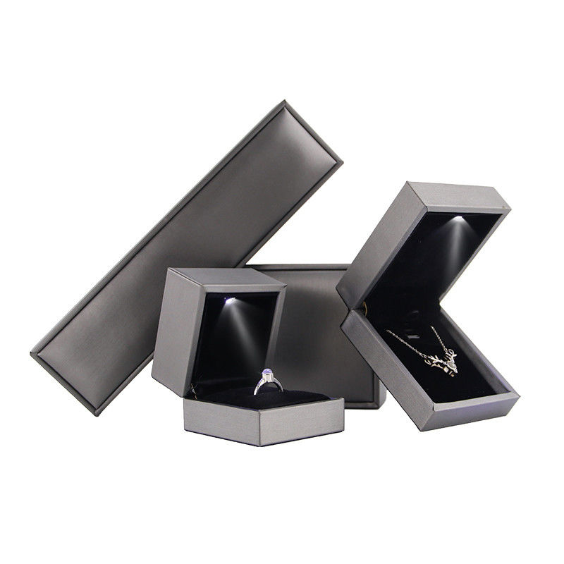Paquete de joyas para Hanhong logotipo personalizado lujo de cuero falso caja LED plateada Contacte con nosotros