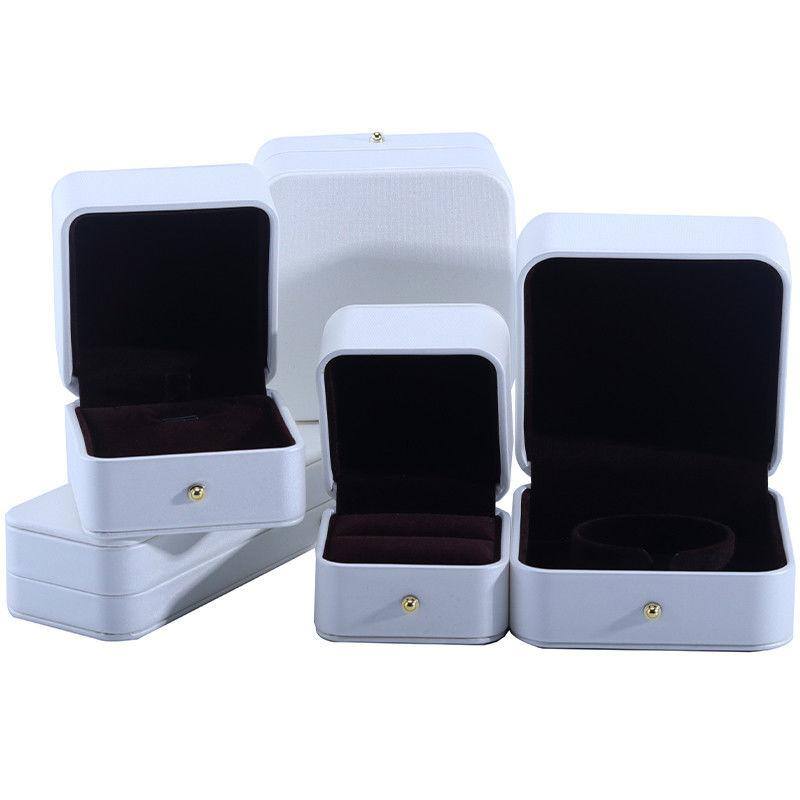 Caja de embalaje de joyas de cuero de PU blanco para pendientes de collar de boda anillo 9.5*9.5*6cm