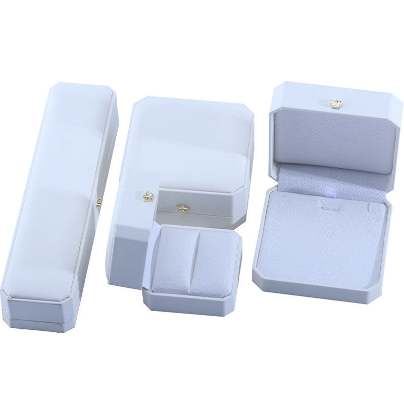 Caja de joyería de cuero de PU blanco para la función de almacenamiento de joyas en forma de corona personalizada de Hanhong