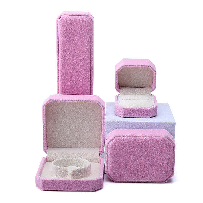 Cuadro de joyería de la flanela rosa de forma octogonal para collar Brazalete Anillo Estilo más nuevo