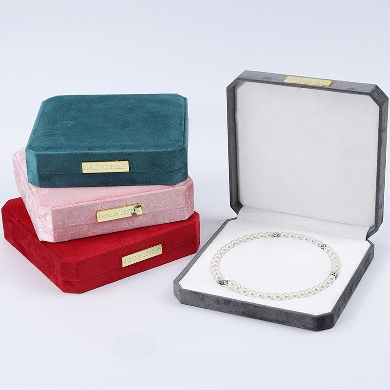 Caja de almacenamiento de collar de perlas de terciopelo multicolor con escudilla de oro