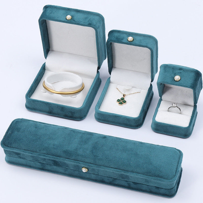 Venta al por mayor Fabricación de joyas de terciopelo de gama alta Embalaje de caja Collar personalizado Brazalete de orejas Anillo conjunto de joyas Embalaje de joyas de terciopelo verde Caja con logotipo