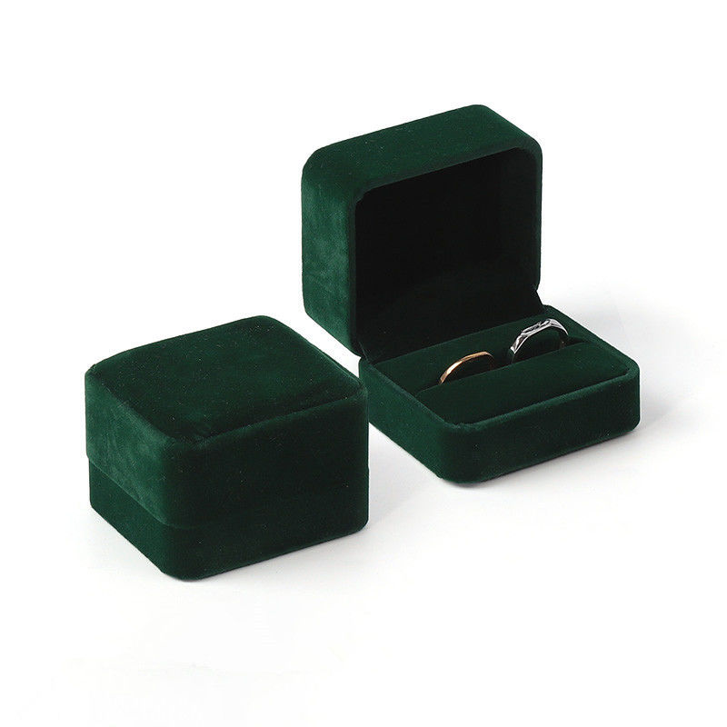 Fabricante al por mayor de joyería de lujo personalizada caja de anillo personalizado logotipo personalizado joyería de terciopelo anillo de compromiso caja de embalaje