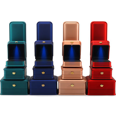 Caja de anillos de pulsera LED multicolor con material de terciopelo de plástico de Hanhong