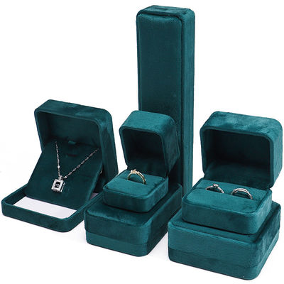 Venta al por mayor Fabricación de joyería de lujo Envasado de caja Logotipo personalizado personalizado de gama alta Collar verde oscuro Brazalete de orejas Anillo Envasado de joyería de terciopelo