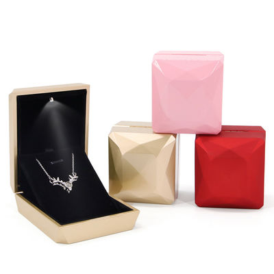 Caja de embalaje de joyas de plástico de PU con luz LED