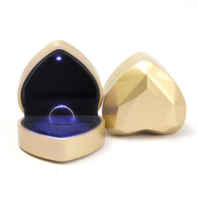 Caseta de joyería de oro en forma de corazón de LED para tamaño personalizado y logotipo del cliente