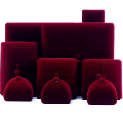 Tamaño personalizado Caja de joyas de terciopelo rojo para pulseras de lujo Aretes y collares