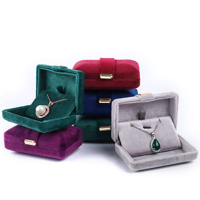 Logotipo personalizado Caja de embalaje de joyas de metal Hanhong para pendientes Brazalete Collar de anillo