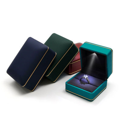 Impresión de pantalla de seda de logotipo personalizado de color verde oscuro caja de joyas LED para anillos de lujo