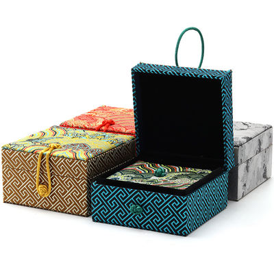 Caja de embalaje de joyas para brazalete estilo collar clásico Cuadro de almacenamiento de colgante 11*11*6,5cm