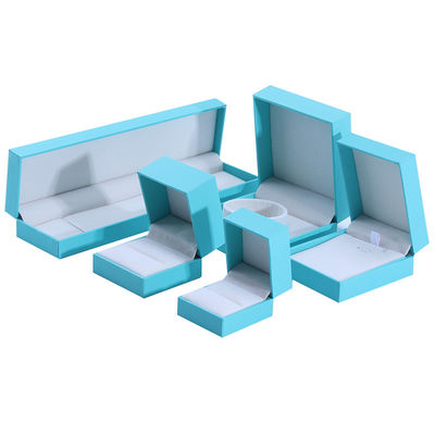 Fabricación al por mayor Caja de joyería de lujo personalizada de alta gama Collar Brazalete Aretes Anillo conjunto de joyas Embalaje papel de cartón azul cielo flip Caja de joyas con logotipo