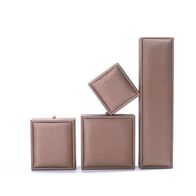 Logotipo personalizado Caja de joyas de cuero PU para anillo de boda Collar Brazalete de Hanhong