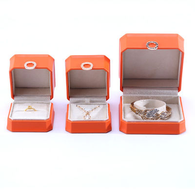 Caja de embalaje de joyas de cuero PU de color naranja cuadrado para brazalete de collar y anillo de bodas