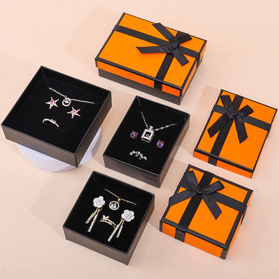 Fabricación al por mayor Hign end Joyería Caja de embalaje Logotipo personalizado de lujo Collar Brazalete de oreja Anillo de joyería Conjunto de embalaje Papel de cartón Caja de joyería con mariposa