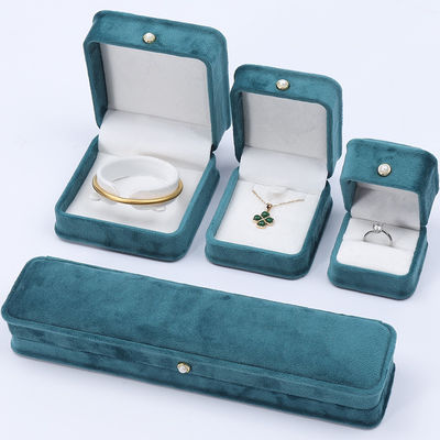 Venta al por mayor Fabricación de joyas de terciopelo de gama alta Embalaje de caja Collar personalizado Brazalete de orejas Anillo conjunto de joyas Embalaje de joyas de terciopelo verde Caja con logotipo