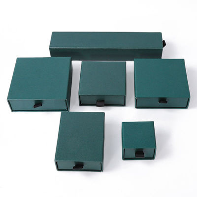 Fabricación al por mayor Eco amigable regalo de alta calidad Caja de joyería personalizado anillo personalizado collar de orejas brazalete embalaje cartón verde Papel cajón de joyería caja con logotipo