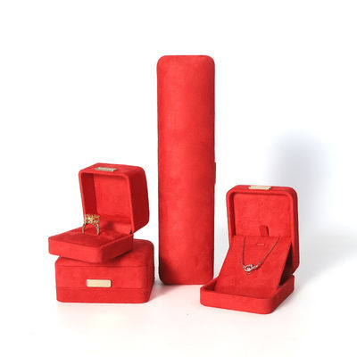 Fabricación al por mayor Caja de joyería de lujo personalizada de alta gama Collar Brazalete Orecillos Anillo conjunto de joyas Embalaje Veludo rojo Caja de joyas con logotipo