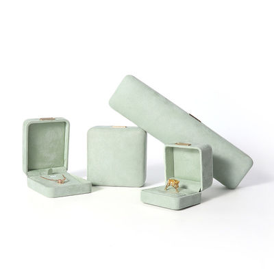 Fabricación al por mayor Caja de joyería de lujo personalizada de alta gama Collar Brazalete Aretes Anillo conjunto de joyas Embalaje Veludo verde claro Caja de joyas con logotipo