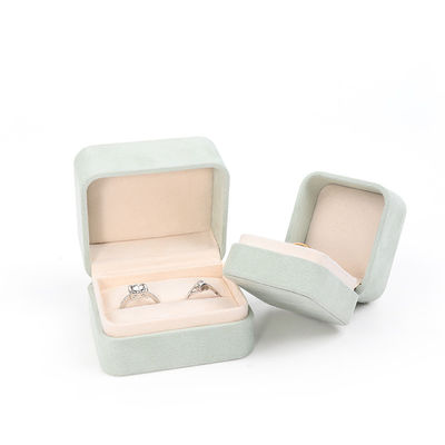 Envase de joyería de venta al por mayor Caja de anillos de joyería personalizada Envase de joyería de lujo Doble matrimonio de compromiso Caja de anillo de terciopelo verde con logotipo