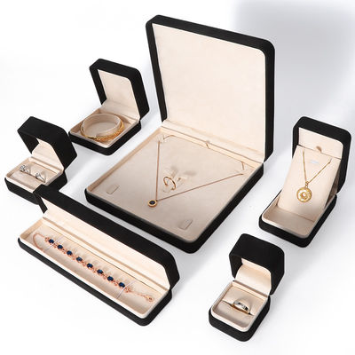 Juego de joyas grande de alta gama, collar, pulsera, aretes, anillo, embalaje, caja de joyería cuadrada de terciopelo negro hecha a mano con logotipo