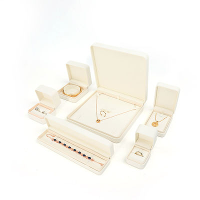 Caja de embalaje de joyería de cuero blanco cuadrado hecha a mano Caja de embalaje de joyería grande de lujo personalizada para collar, pulsera, aretes, anillo